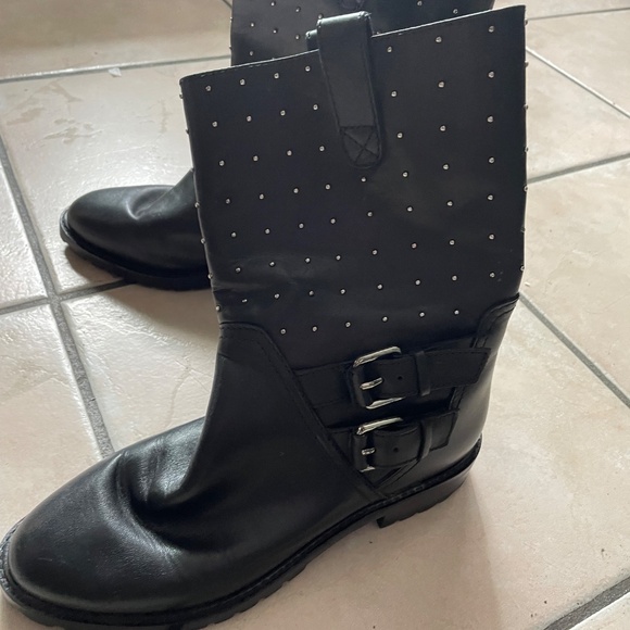 Boots - Picture 2 of 9